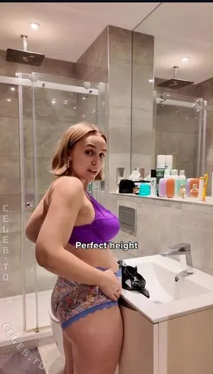 Hannah Witton OnlyFans Leaked Free Thumbnail Picture - #IEiYUGaPWk