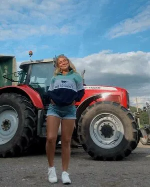Harriet Cowan From Clarkson S Farm OnlyFans Leaked Free Thumbnail Picture - #kztpPzk3Zg