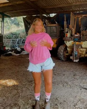 Harriet Cowan From Clarkson S Farm OnlyFans Leaked Free Thumbnail Picture - #t8CtDchttl