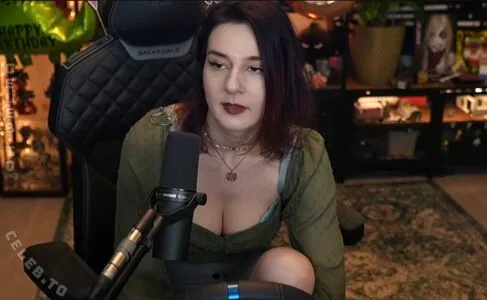 Haselnuuuss OnlyFans Leaked Free Thumbnail Picture - #FTB3v1o4v0
