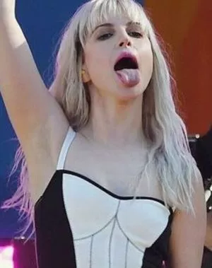 Hayley Williams OnlyFans Leaked Free Thumbnail Picture - #PPMugBBrOt