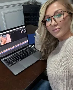 Heidi Haze Hotwife OnlyFans Leaked Free Thumbnail Picture - #bokrhgT7yr