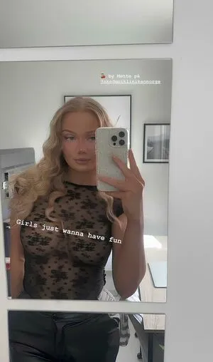 Helene S OnlyFans Leaked Free Thumbnail Picture - #N94zLs1l3Y