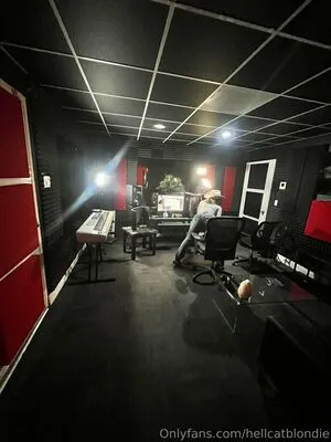 Hellcatblondie OnlyFans Leaked Free Thumbnail Picture - #deXoGENTwt