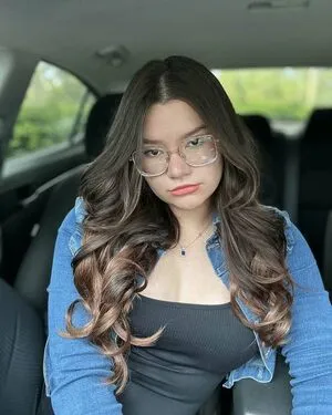 Hi Help Me With This Girl Silvana Rincn Silvblossom OnlyFans Leaked Free Thumbnail Picture - #mB8xc9wuso