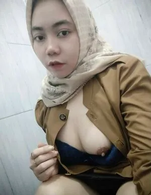 Hijab OnlyFans Leaked Free Thumbnail Picture - #5n3mEcYy3Y