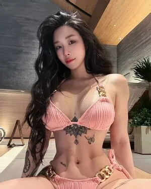 Hitomi Songyuxin OnlyFans Leaked Free Thumbnail Picture - #7C6CthPB1D
