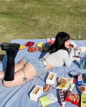 Hitomi Songyuxin OnlyFans Leaked Free Thumbnail Picture - #K4K3deWsug
