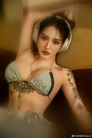 Hitomi Songyuxin OnlyFans Leaked Free Thumbnail Picture - #L0XVDVJK29