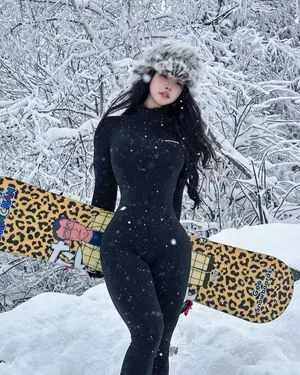 Hitomi Songyuxin OnlyFans Leaked Free Thumbnail Picture - #O1luP40SAI