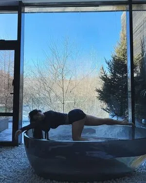 Hitomi Songyuxin OnlyFans Leaked Free Thumbnail Picture - #S01SkGM3vH
