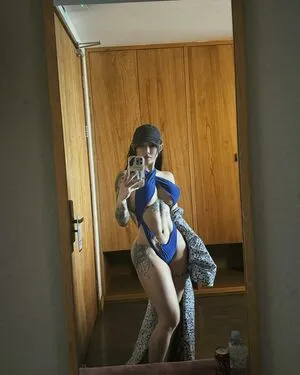 Hitomi Songyuxin OnlyFans Leaked Free Thumbnail Picture - #TwXxSg22nc