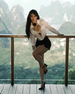 Hitomi Songyuxin OnlyFans Leaked Free Thumbnail Picture - #Ueg9ewGqSu