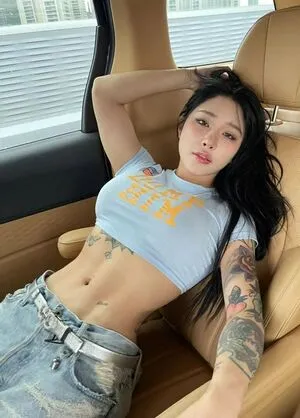 Hitomi Songyuxin OnlyFans Leaked Free Thumbnail Picture - #amrxonHG0w