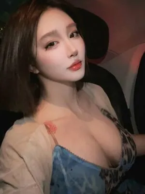 Hitomi Songyuxin OnlyFans Leaked Free Thumbnail Picture - #l2y0YiSvpU