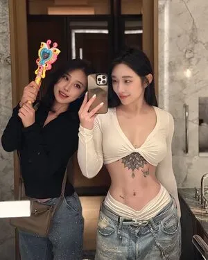 Hitomi Songyuxin OnlyFans Leaked Free Thumbnail Picture - #xQTDIBmAS9
