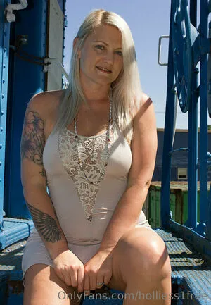 Holliess1free OnlyFans Leaked Free Thumbnail Picture - #a3qPig5Enw