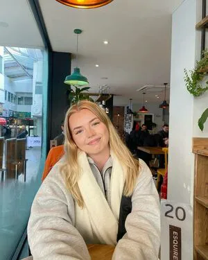 Holliesworldd OnlyFans Leaked Free Thumbnail Picture - #MzHieTDOnV