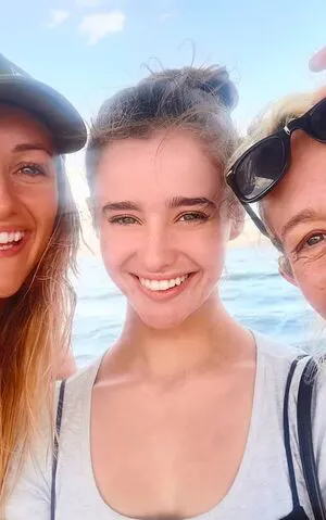 Holly Earl OnlyFans Leaked Free Thumbnail Picture - #5X2hudUkcm