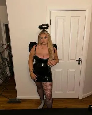Holly Evans OnlyFans Leaked Free Thumbnail Picture - #BSKYXBZ9kZ