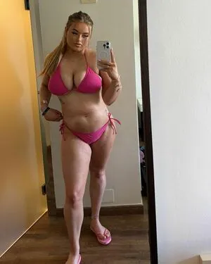Holly Evans OnlyFans Leaked Free Thumbnail Picture - #DEOzMbeEER