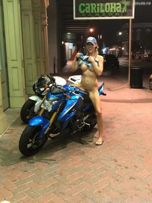 Holly Hotwife OnlyFans Leaked Free Thumbnail Picture - #FLrorFkwVK