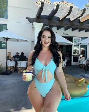 Holly Luyah OnlyFans Leaked Free Thumbnail Picture - #qnlHRNT5e5