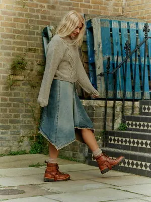 Holly Willoughby OnlyFans Leaked Free Thumbnail Picture - #3ENsLrygGO
