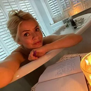 Holly Willoughby OnlyFans Leaked Free Thumbnail Picture - #3e8Vnc38oq