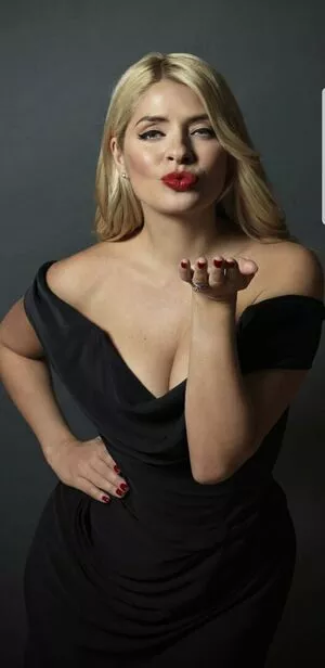 Holly Willoughby OnlyFans Leaked Free Thumbnail Picture - #4ZHKidDANs