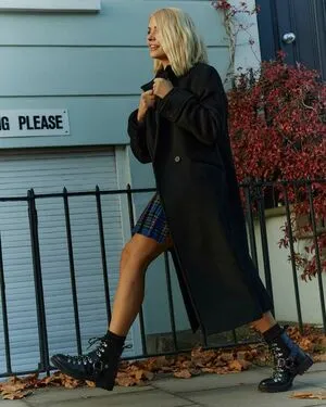 Holly Willoughby OnlyFans Leaked Free Thumbnail Picture - #51hBDcQJe1