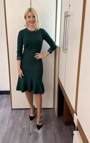 Holly Willoughby OnlyFans Leaked Free Thumbnail Picture - #DhPwz52qPA