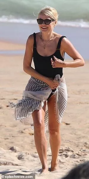 Holly Willoughby OnlyFans Leaked Free Thumbnail Picture - #EhGadtPz9Q