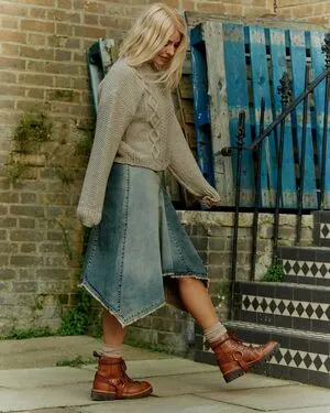 Holly Willoughby OnlyFans Leaked Free Thumbnail Picture - #IvtN66DITX