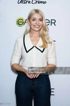 Holly Willoughby OnlyFans Leaked Free Thumbnail Picture - #PRNgyRqOct
