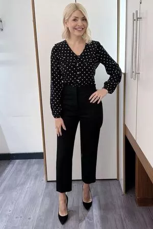 Holly Willoughby OnlyFans Leaked Free Thumbnail Picture - #QbERo0xQzF