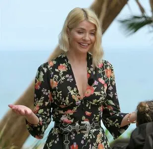 Holly Willoughby OnlyFans Leaked Free Thumbnail Picture - #T4Ziupvvoc