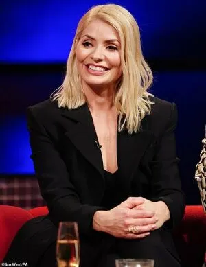 Holly Willoughby OnlyFans Leaked Free Thumbnail Picture - #bJZ6KpSWzo