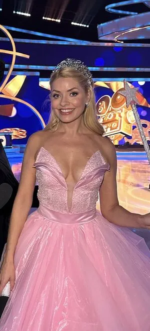 Holly Willoughby OnlyFans Leaked Free Thumbnail Picture - #bx5u9CYjjc
