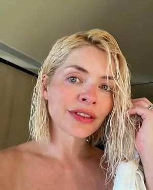 Holly Willoughby OnlyFans Leaked Free Thumbnail Picture - #i6VszFNoI0