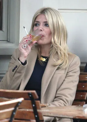 Holly Willoughby OnlyFans Leaked Free Thumbnail Picture - #iLVjB4kPlj