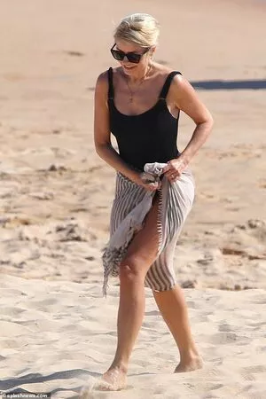Holly Willoughby OnlyFans Leaked Free Thumbnail Picture - #tXFfegNszh