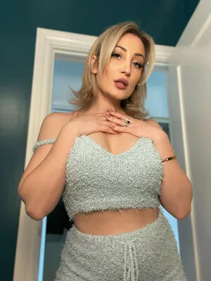Holly Wolf OnlyFans Leaked Free Thumbnail Picture - #LiESMbnuWP