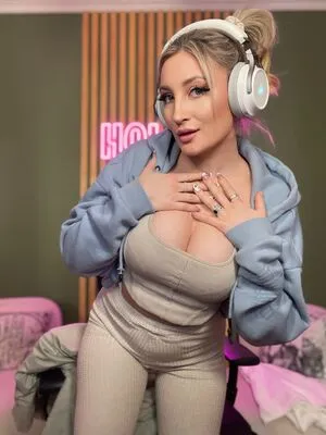 Holly Wolf OnlyFans Leaked Free Thumbnail Picture - #NX8pAHwi4U