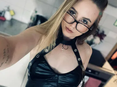 Hollyclue OnlyFans Leaked Free Thumbnail Picture - #jHuIxZ6pgh