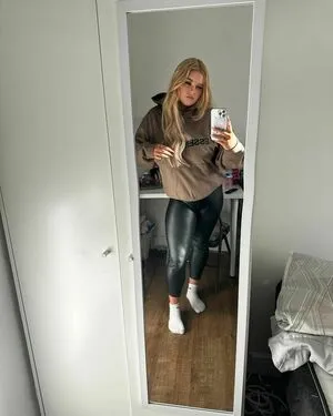 Hollyevansx OnlyFans Leaked Free Thumbnail Picture - #6fptCCjMVN