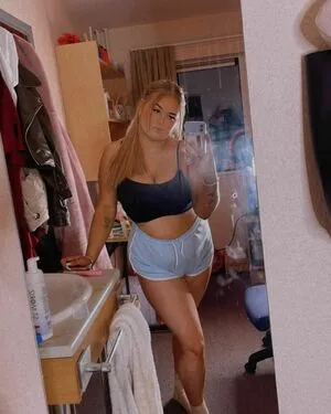 Hollyevansx OnlyFans Leaked Free Thumbnail Picture - #NAIAqI7omo