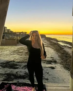 Hollyevansx OnlyFans Leaked Free Thumbnail Picture - #dI3FX1GnHD