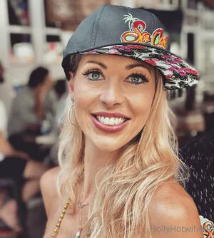 Hollyhotwifevip OnlyFans Leaked Free Thumbnail Picture - #1Lza03crv5