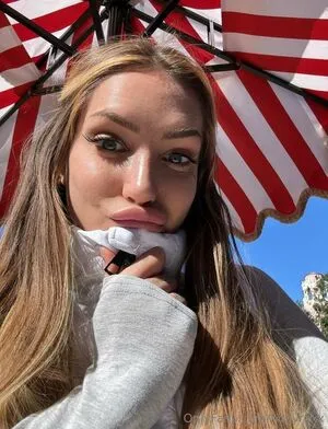 Hollyroxx OnlyFans Leaked Free Thumbnail Picture - #11OWDK7Jc9